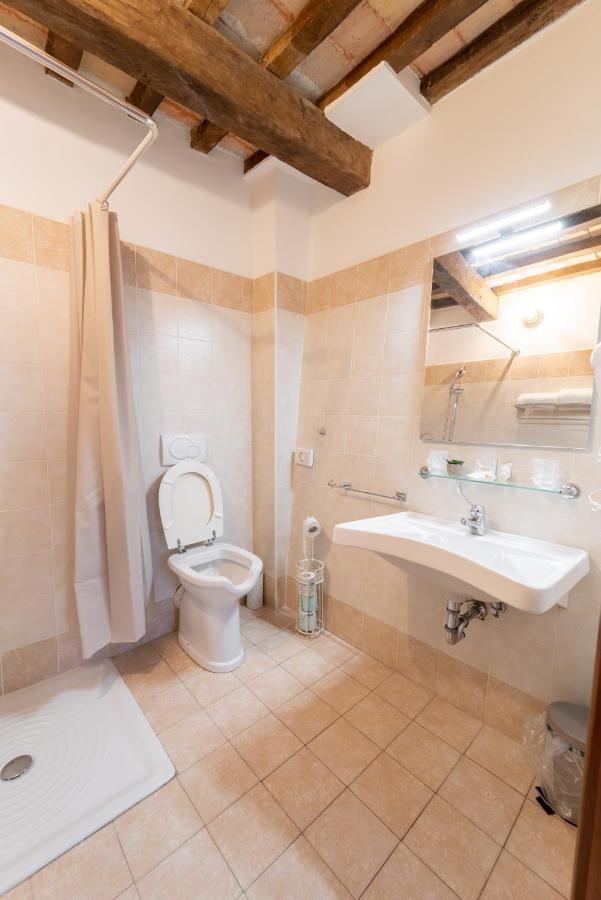 גואלדו טאדינו Albergo La Loggia Di San Martino מראה חיצוני תמונה