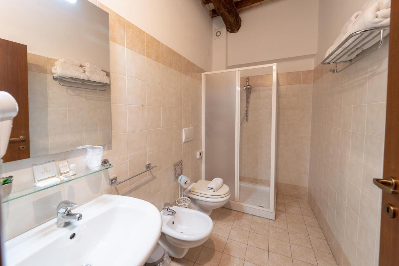 גואלדו טאדינו Albergo La Loggia Di San Martino מראה חיצוני תמונה